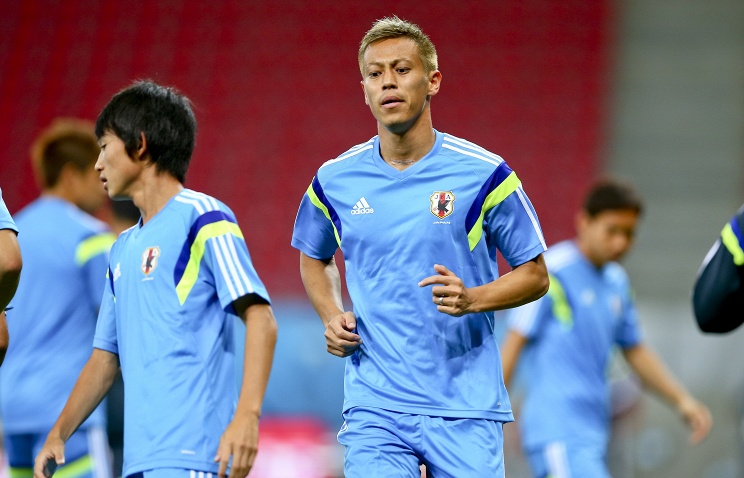 Футболисты сборных Японии и Греции попытаются реабилитироваться за неудачу на старте