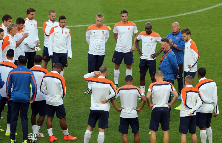 Сборная Нидерландов в матче с командой Австралии может досрочно оформить выход в плей-офф
