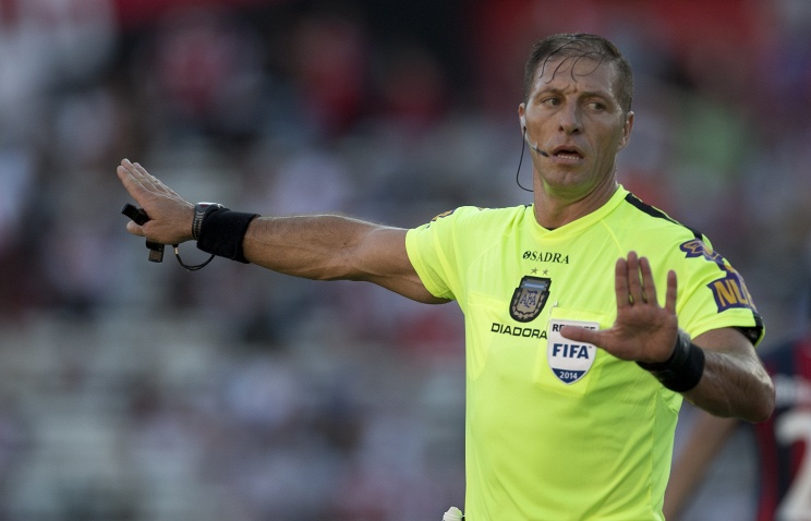 Аргентинец Питана будет судить матч ЧМ-2014 по футболу между сборными России и Южной Кореи