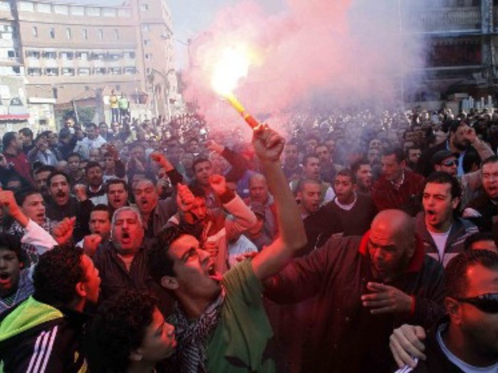 Футбольные фанаты взбунтовались