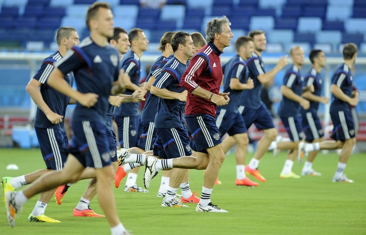 Сборная России в четверг проведет тренировку на запасном поле стадиона "Новелли Жуниор"