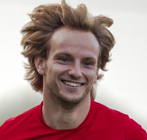 Футболист сборной Хорватии Иван Ракитич продолжит карьеру в "Барселоне"